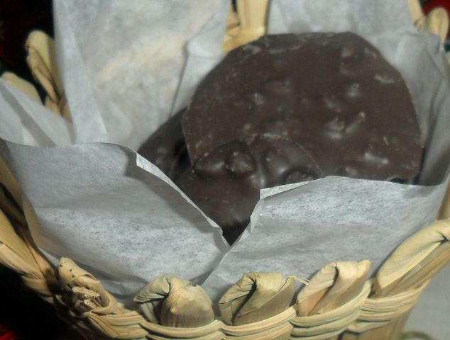 CANASTA ENJAMBRES NUEZ CON CHOCOLATE OSCURO