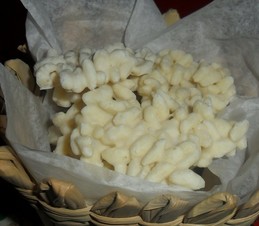 MONTAÑAS DE ARROZ INFLADO CON CHOCOLATE BLANCO